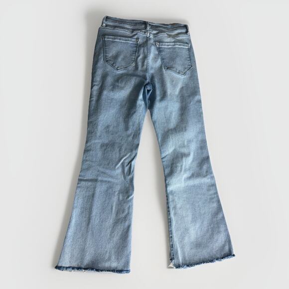 Kensie Jeans The Savannah Flare Jeans Women’s 10/30 Light Wash Raw Hem - Picture 2 of 9